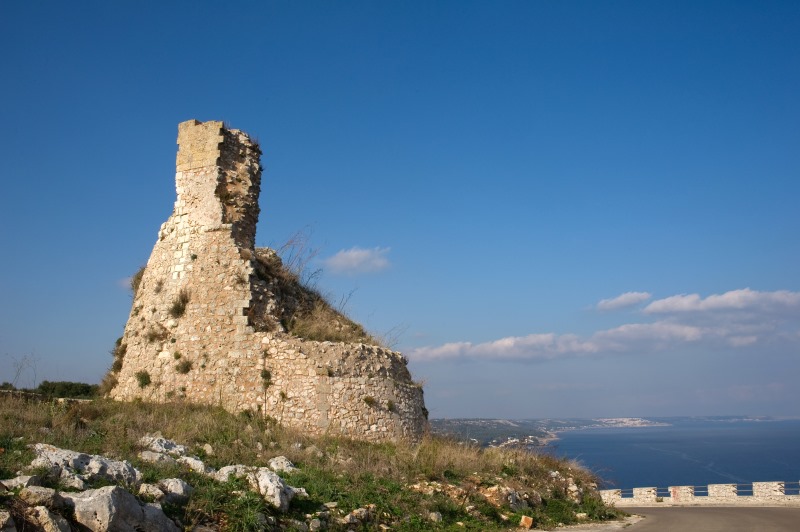 Da Torre Nasparo a Torre dell’Omomorto a Leuca: la storia delle torri costiere del Salento